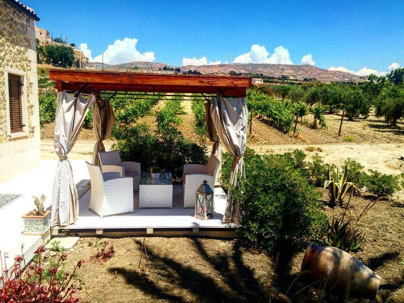 Borgo Giallonardo Wine Relais Realmonte Exteriör bild