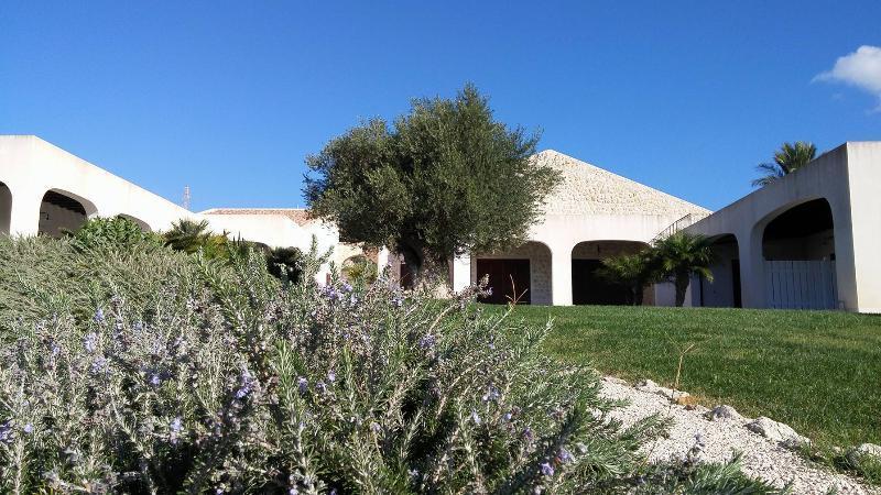 Borgo Giallonardo Wine Relais Realmonte Exteriör bild