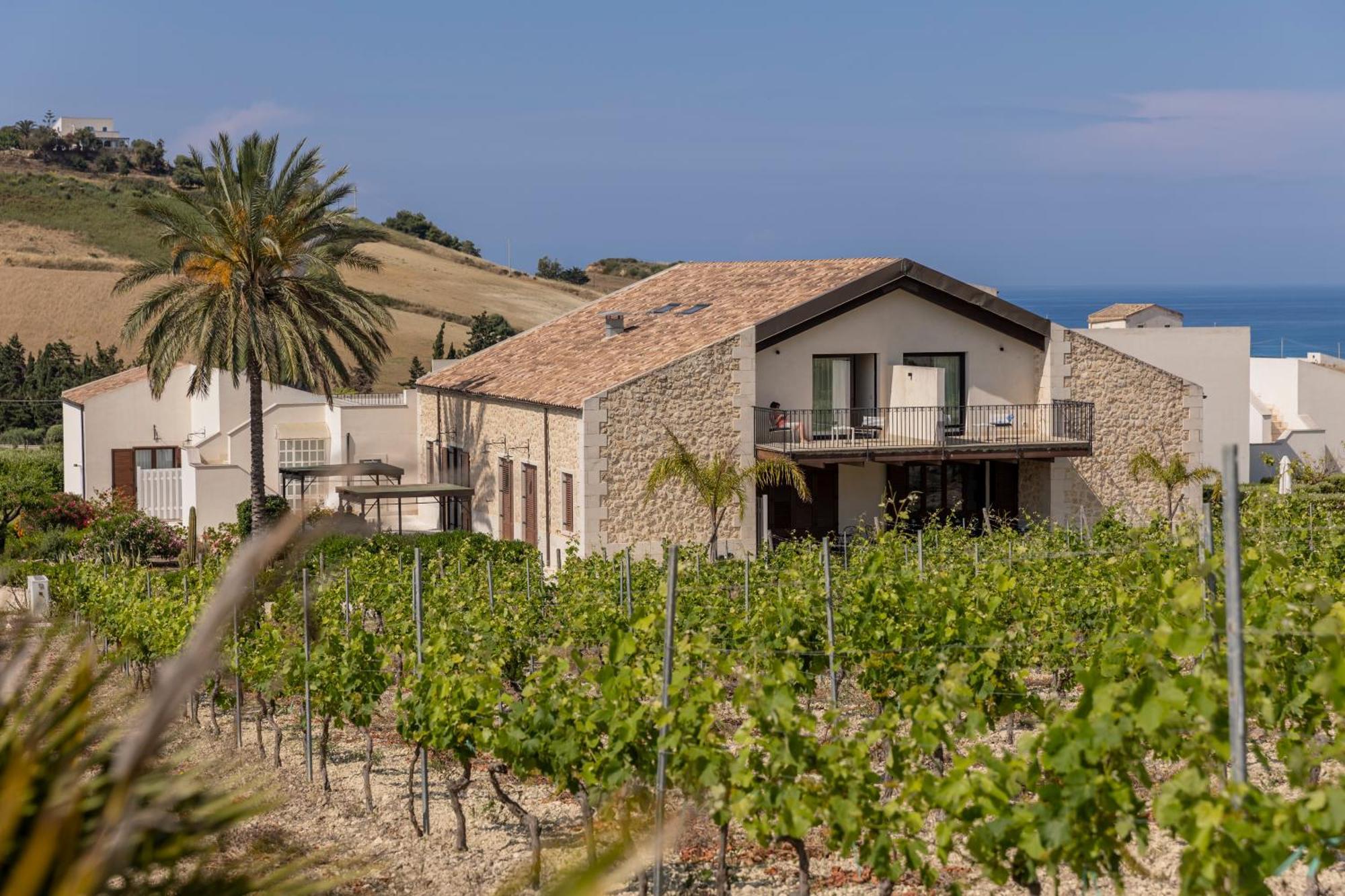 Borgo Giallonardo Wine Relais Realmonte Exteriör bild
