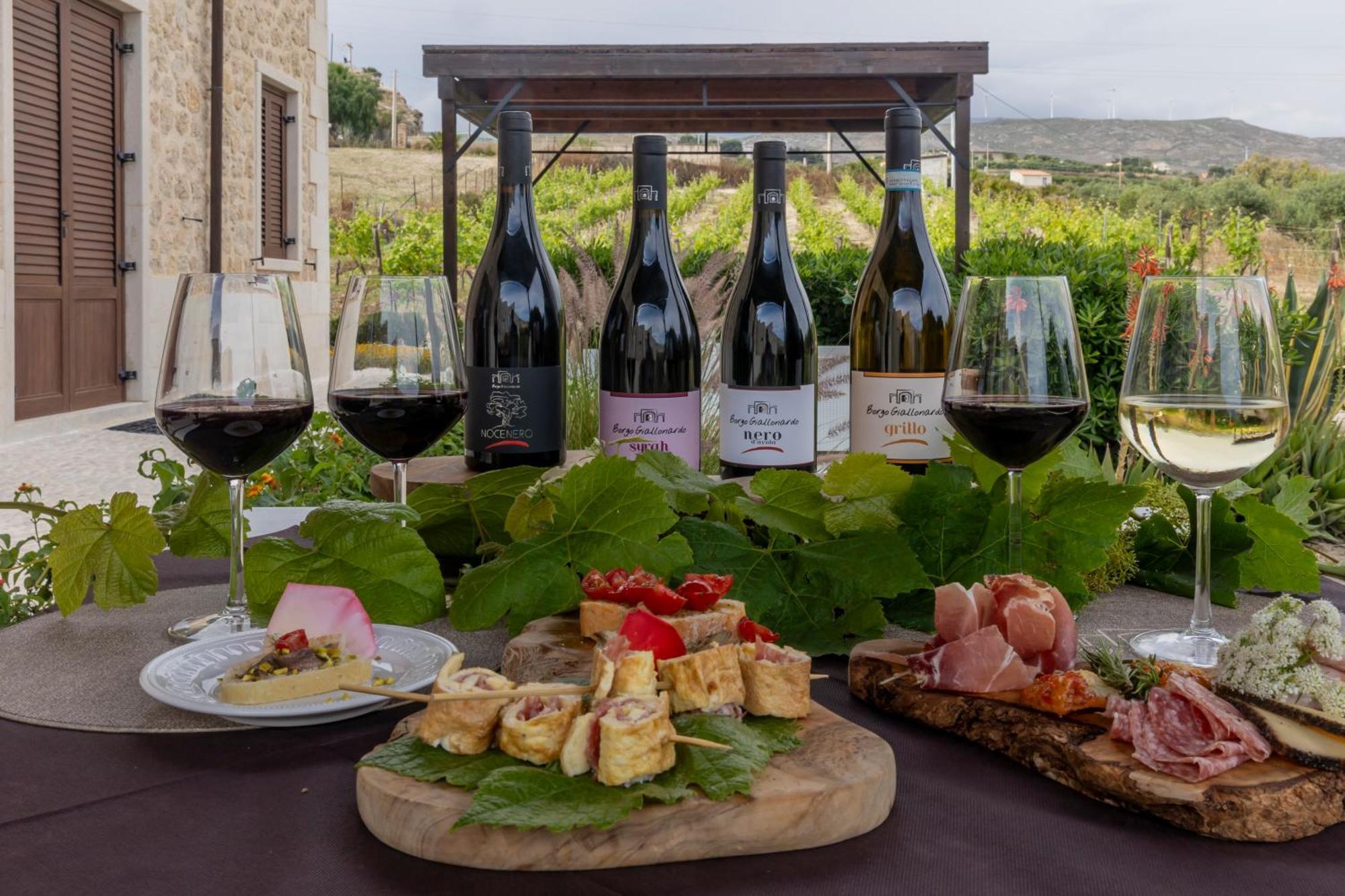 Borgo Giallonardo Wine Relais Realmonte Exteriör bild